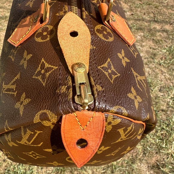 Louis Vuitton Speedy 30 with COA monogram VI0923 Preloved - Picture 3 of 13